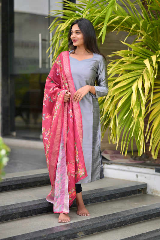 Grey top with red dupatta