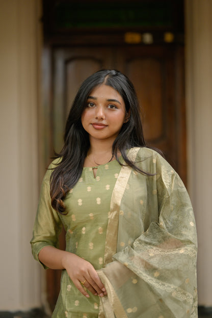 Tissue brocade