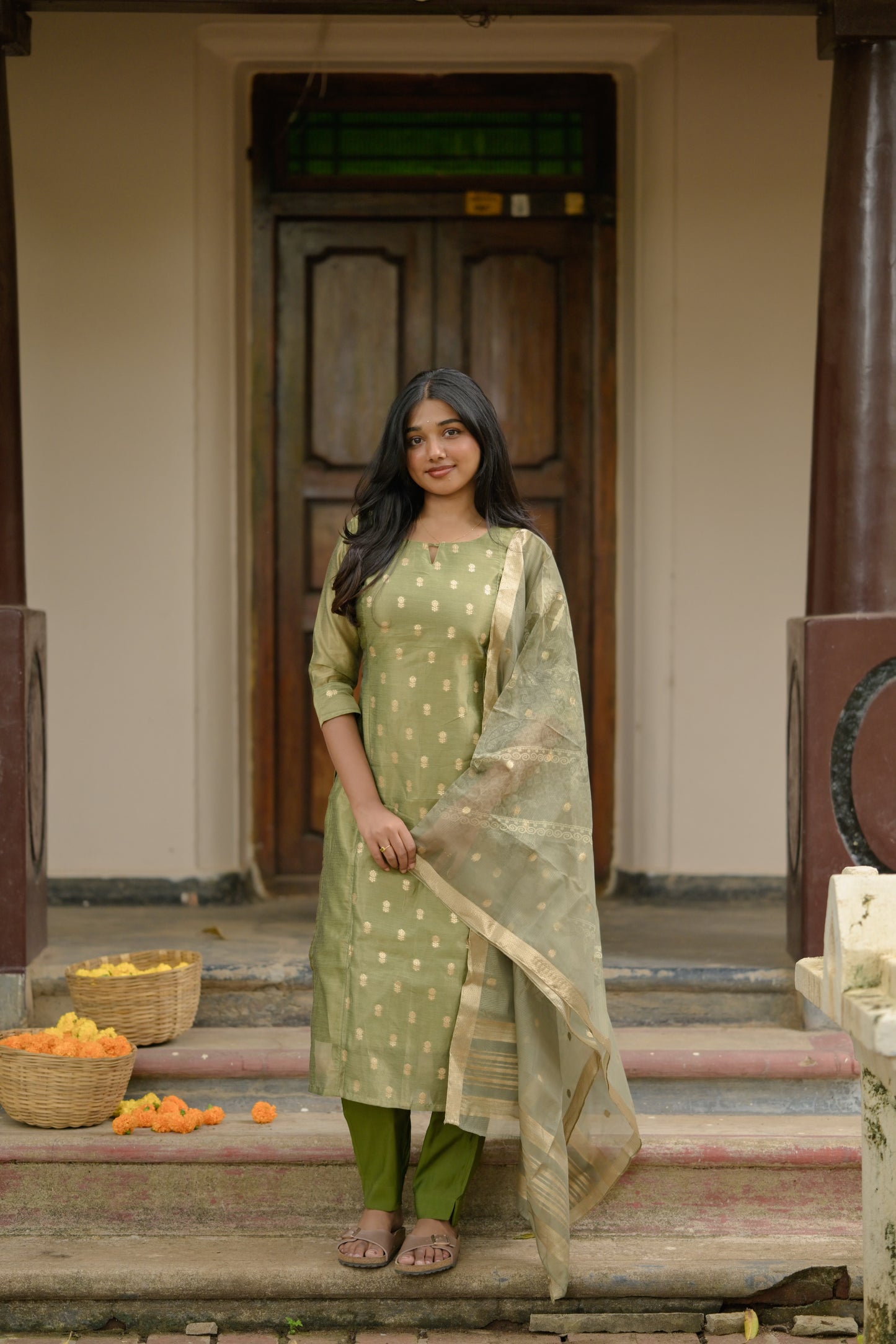 Tissue brocade