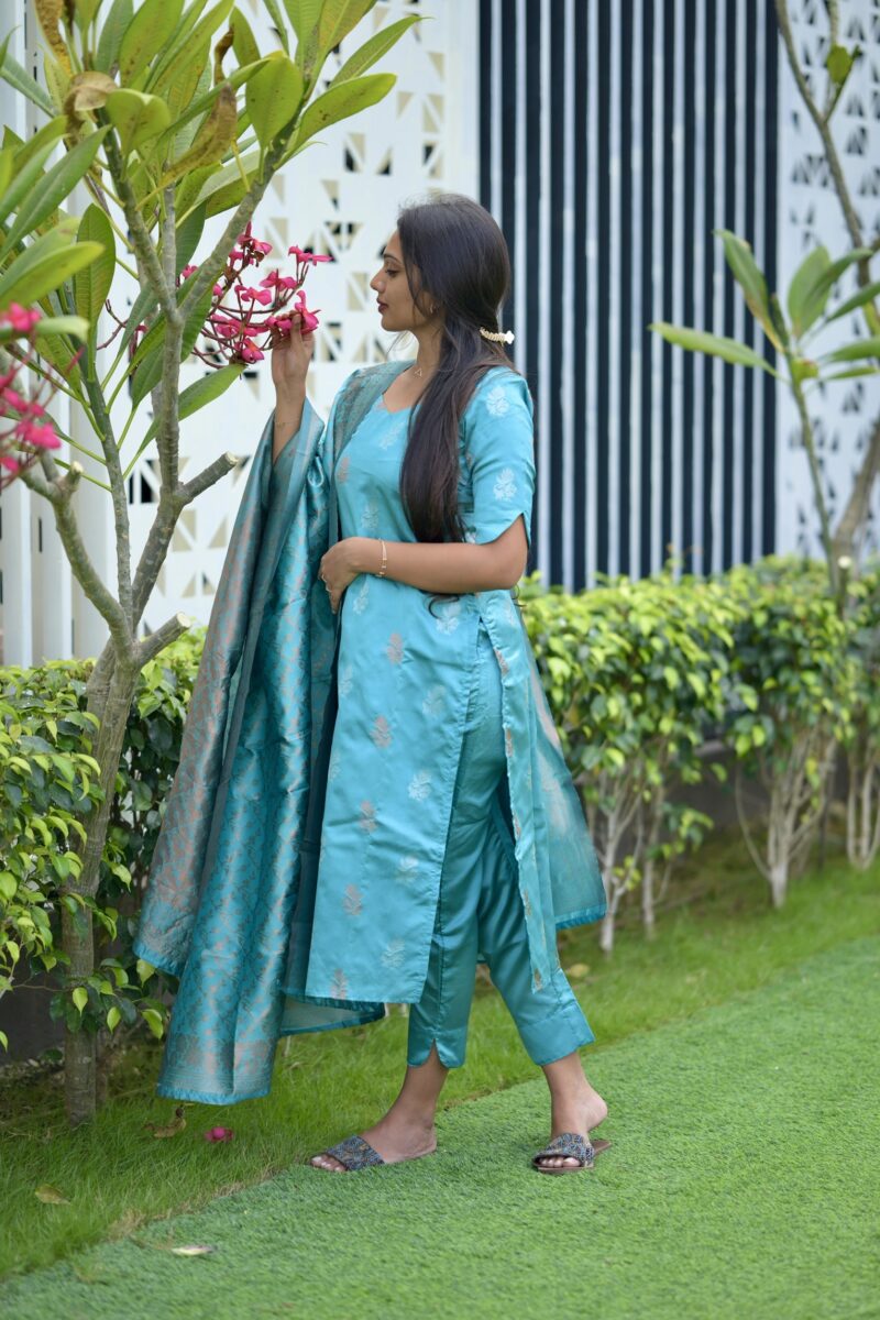 Grand Soft Silk Suit Set - Image 2