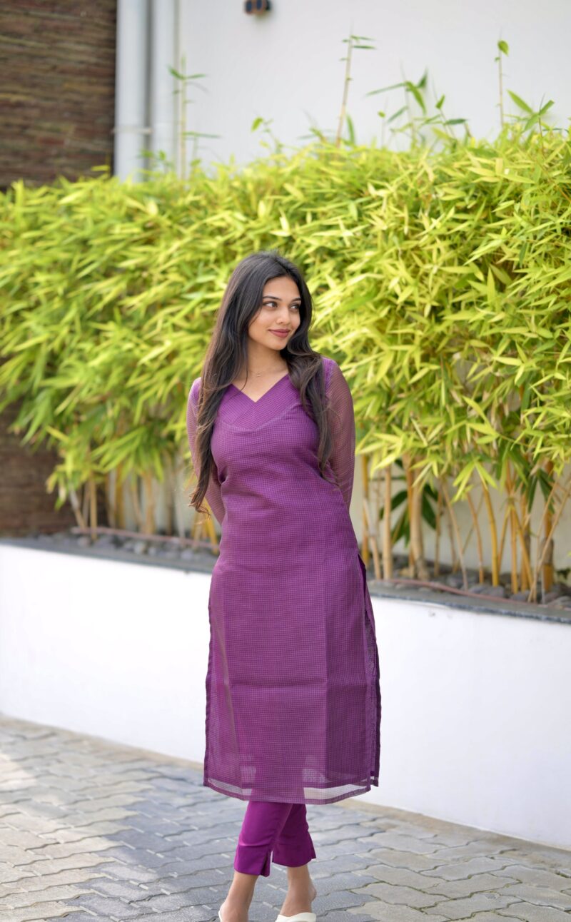 Wine checked kurta set - Image 5